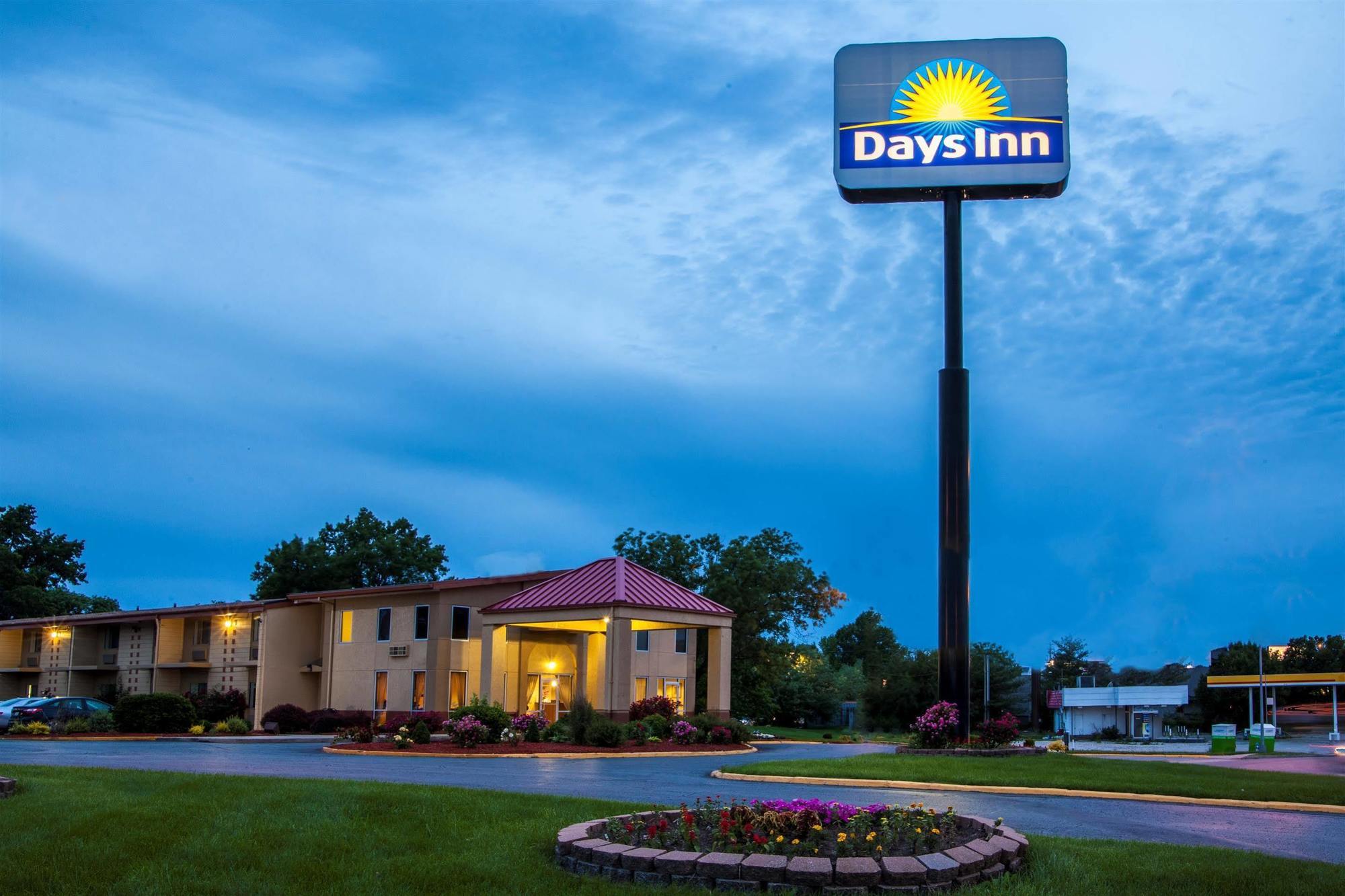 Days Inn By Wyndham Columbia I-70 エクステリア 写真